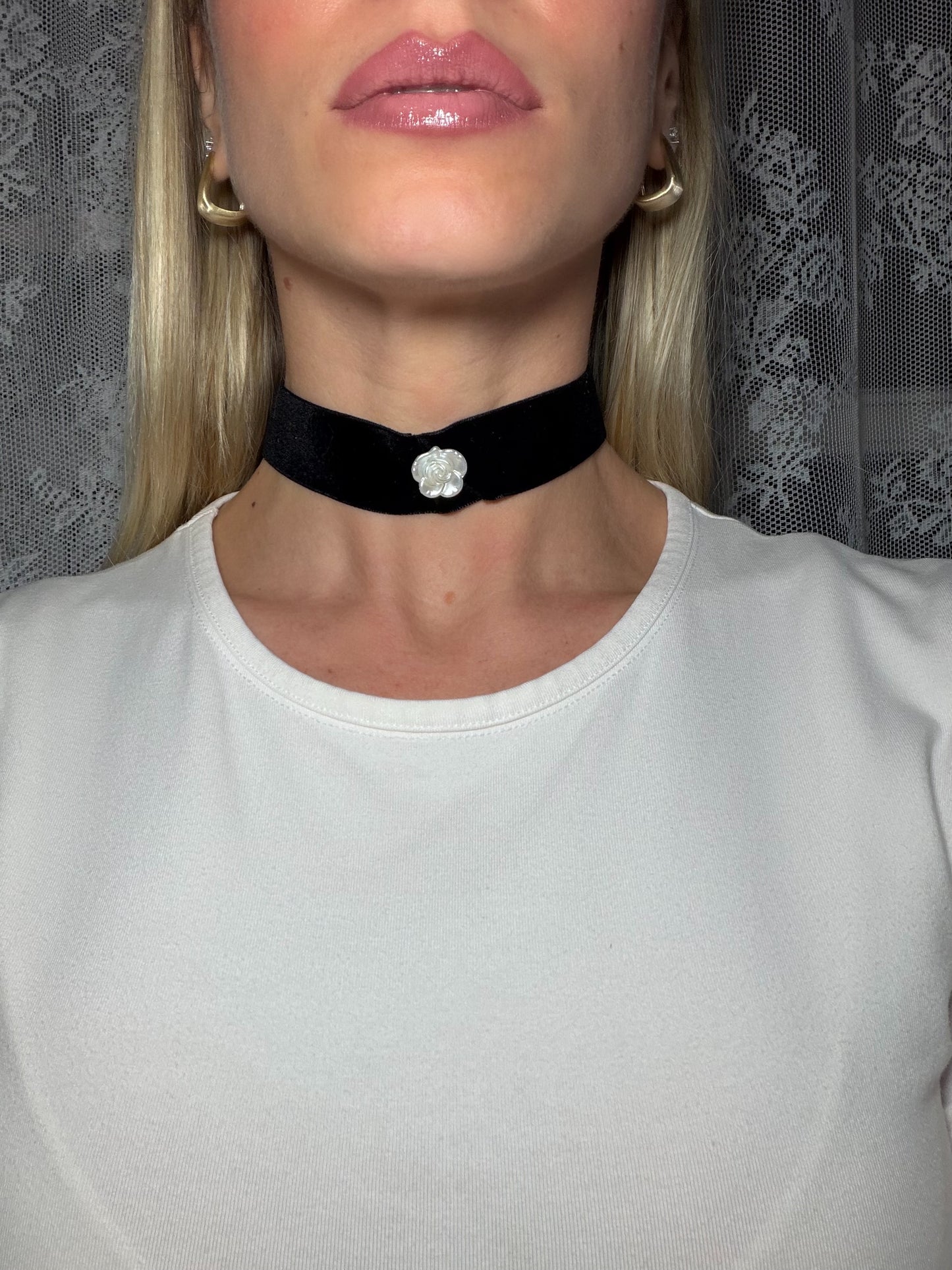 Choker Nero con fiore