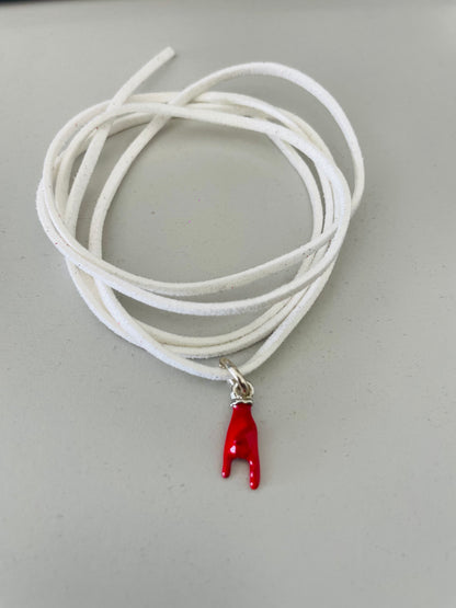 Choker White corna rosse