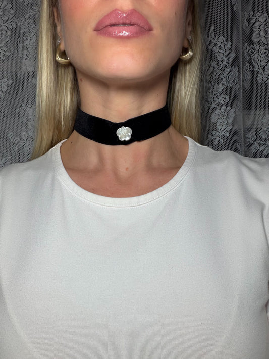 Choker Nero con fiore